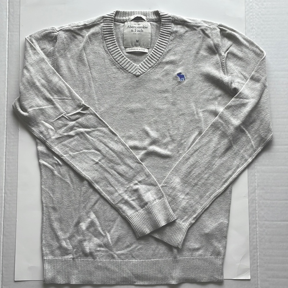 Men’s Medium Cashmere V-Neck